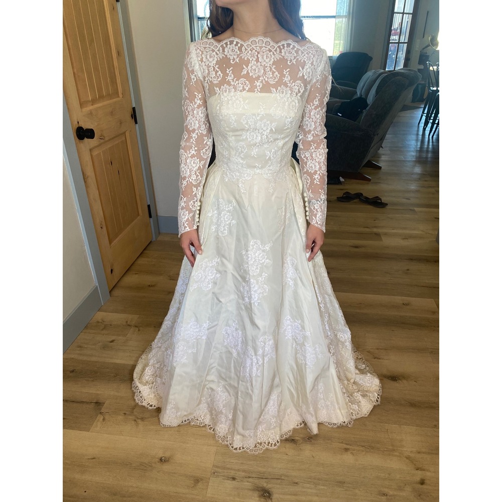 Vintage 40s 50s Lace Wedding Dress Bustle Back Rosettes Long Sleeve Cream Gown